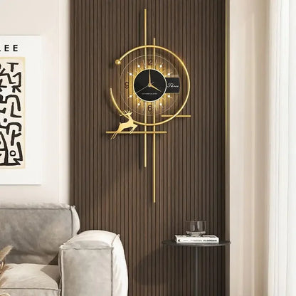 GLIMPSE | Artistically elegant clock with gold touch