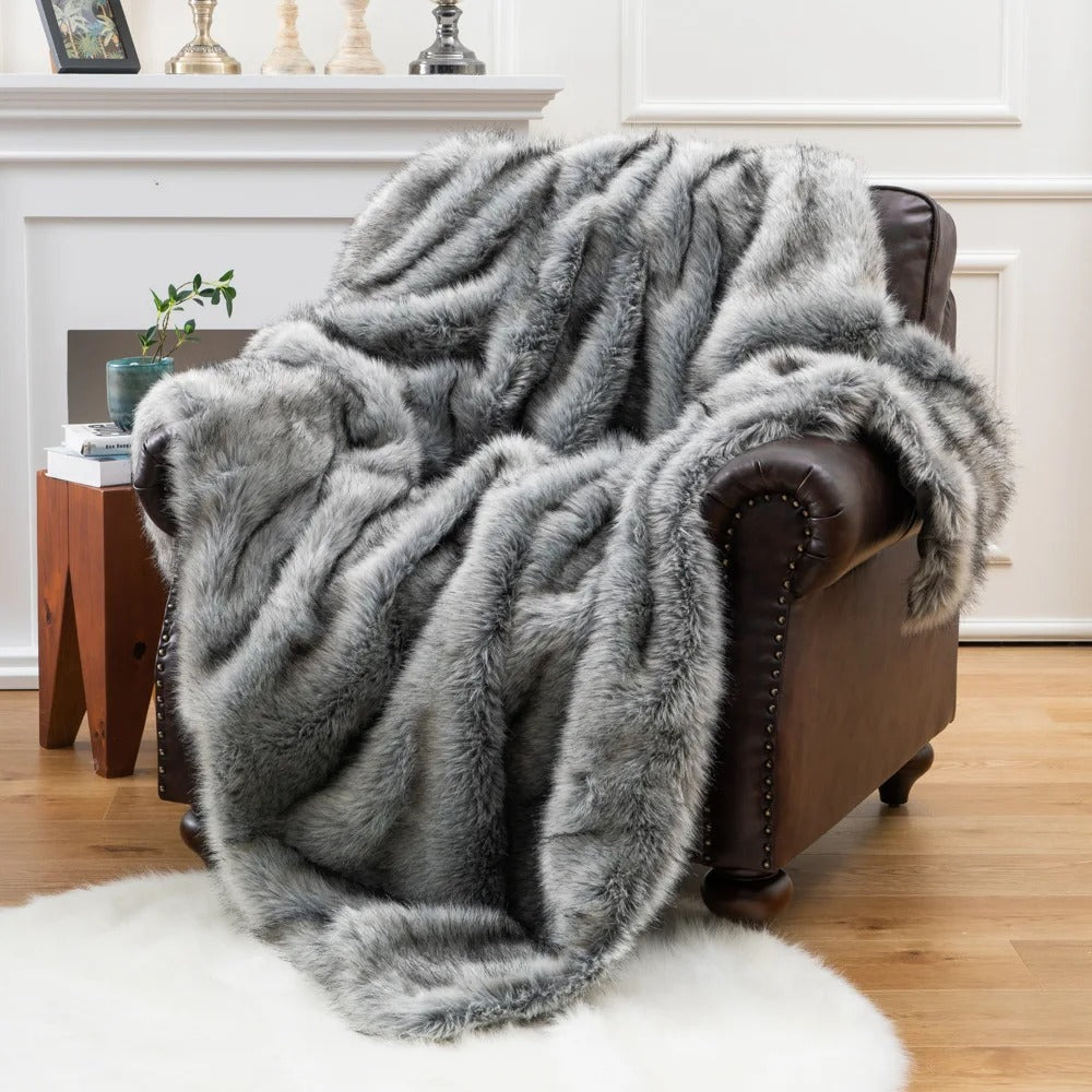 GLIMPSE | Luxury blanket of plush faux fur