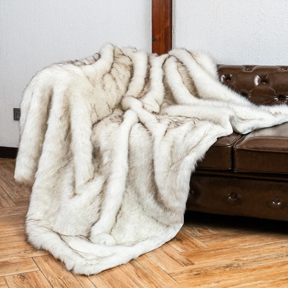 GLIMPSE | Luxury blanket of plush faux fur