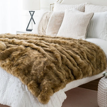 GLIMPSE | Luxury blanket of plush faux fur