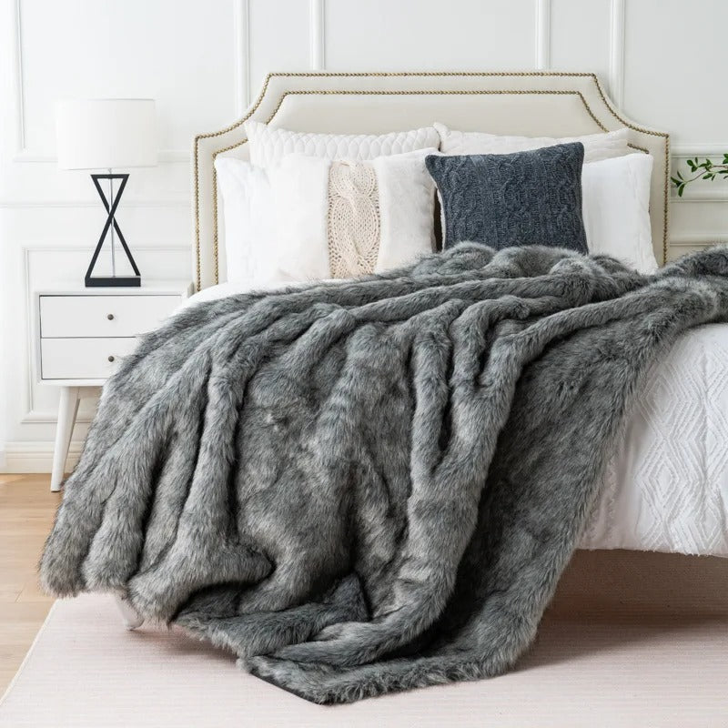 GLIMPSE | Luxury blanket of plush faux fur