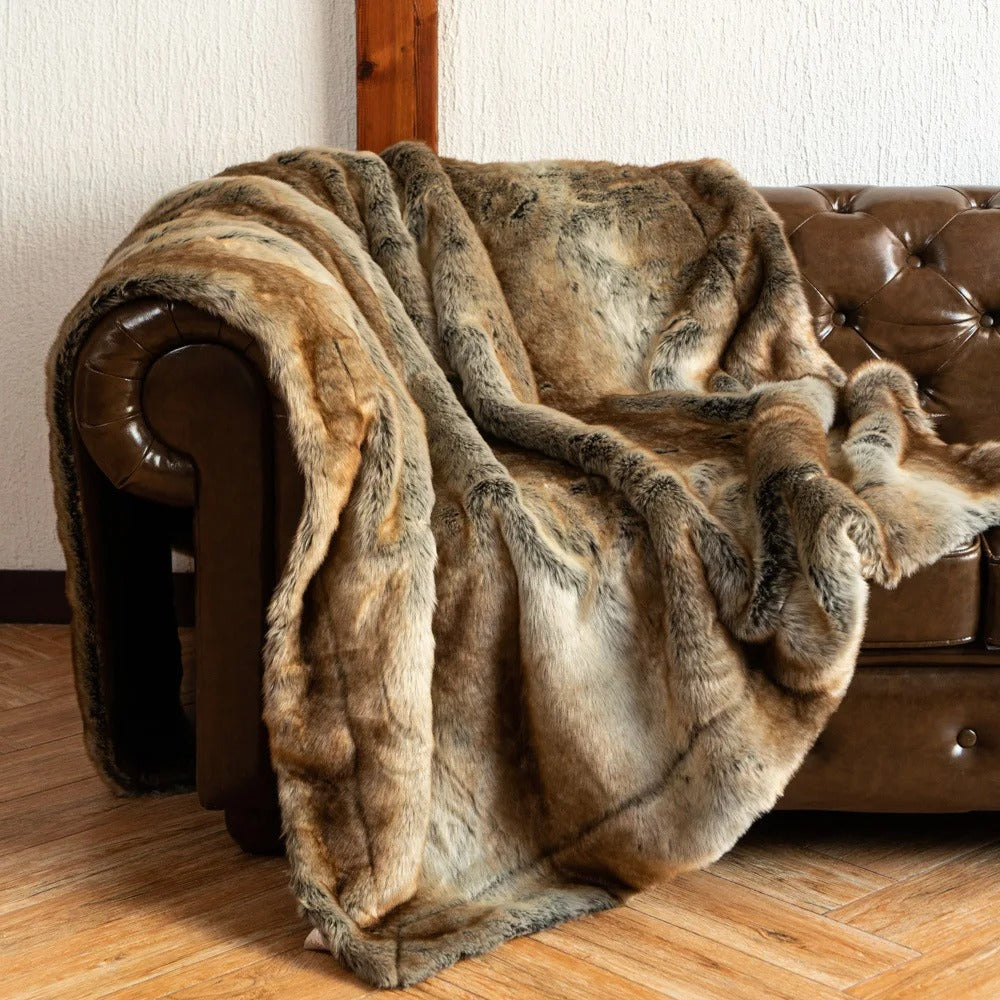 GLIMPSE | Luxury blanket of plush faux fur