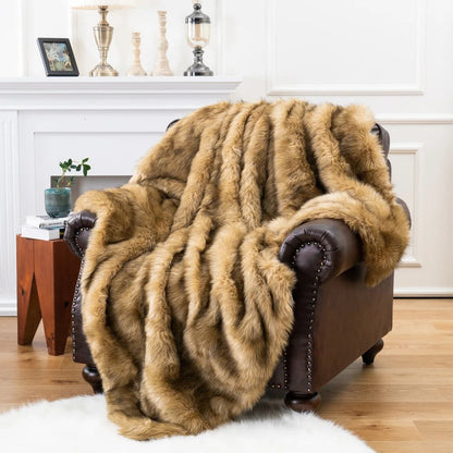 GLIMPSE | Luxury blanket of plush faux fur